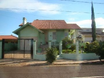 Casa 03 Dormit�rios c/ Su�te - Venda em Lajeado-RS Bairro Alto do Parque