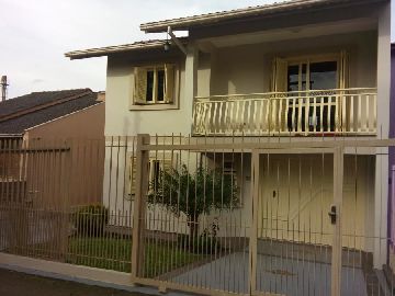 Casa 03 Dormit�rios c/Su�te