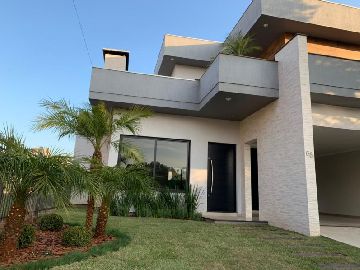 Casa Alto Padr�o 03 Dormit�rios su�te e closet - Lajeado-RS