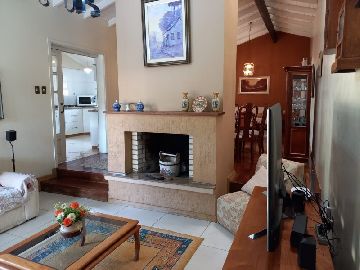 Casa 04 Dormit�rios sendo 01 su�te - Piscina com quiosque - Estrela RS - Oriental