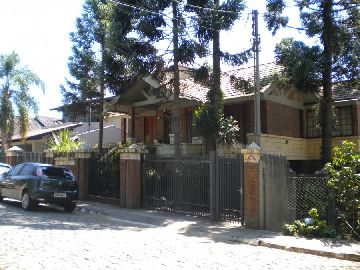 Casa Alto Padr�o 04 Dormit�rios 01 Su�te Piscina - Venda em Lajeado-RS