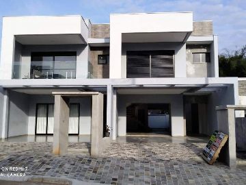 Sobrado 03 Dormit�rios sendo um su�te