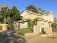 Casa Alto Padr�o 03 Dormit�rios com su�te/piscina