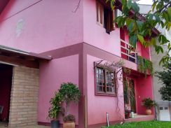 Casa 03 Dormit�rios sendo 01 Su�te