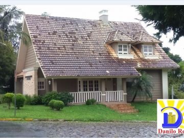 Casa Alto Padr�o 03 Dormit�rios c/ su�te, Piscina